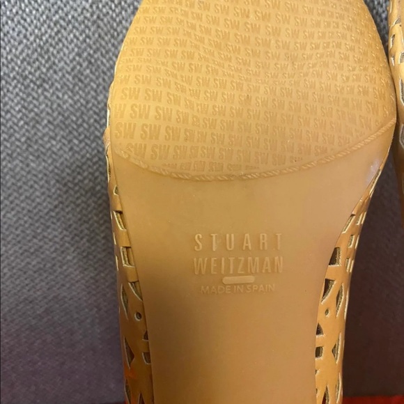 Stuart Weitzman kitten heel neutral pumps - Picture 6 of 10
